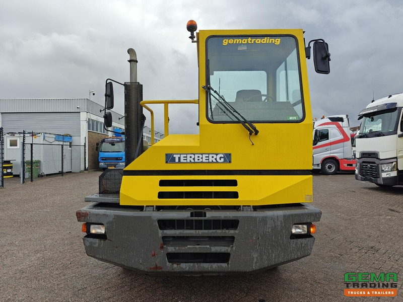 Terberg YT180 Schotel 25T - Naafreductie - Cummins - Landbouw Kenteken 40km/h - Tracteur portuaire: photos 5 Terberg YT180 Schotel 25T - Naafreductie - Cummins - Landbouw Kenteken 40km/h - Tracteur portuaire: photos 5