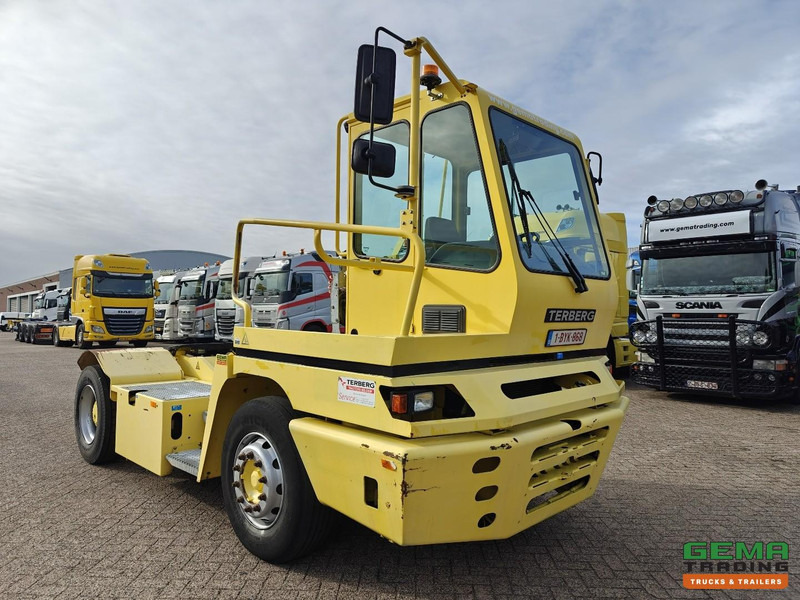 Terberg YT182 Allison - Schotel 30T - Belgisch Landbouw Kenteken - 10531 uur! - Cummins - Tracteur portuaire: photos 2 Terberg YT182 Allison - Schotel 30T - Belgisch Landbouw Kenteken - 10531 uur! - Cummins - Tracteur portuaire: photos 2