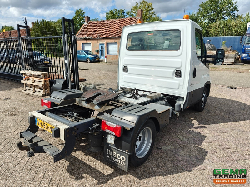 Iveco 40-210 4x2 Euro6Y - BE-Trekker - Automaat - 3-Zits - Tracteur routier: photos 2 Iveco 40-210 4x2 Euro6Y - BE-Trekker - Automaat - 3-Zits - Tracteur routier: photos 2