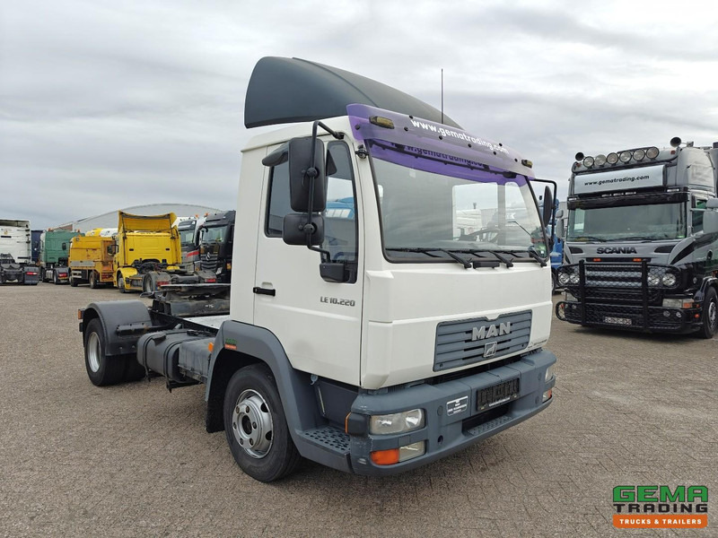 MAN LE 10.220 4x2 Dagcabine Euro3 - Handgeschakeld - Analoge Tachograaf - 195.000km - Tracteur routier: photos 2 MAN LE 10.220 4x2 Dagcabine Euro3 - Handgeschakeld - Analoge Tachograaf - 195.000km - Tracteur routier: photos 2