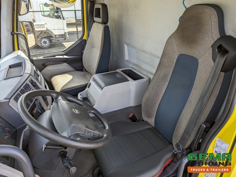 Photo d'intérieur 1: Camion fourgon Volvo FL 250 4x2 Daycab Euro6 14Ton - GeslotenBak 6M - Laadklep 2000KG - Zijdeuren (V744)