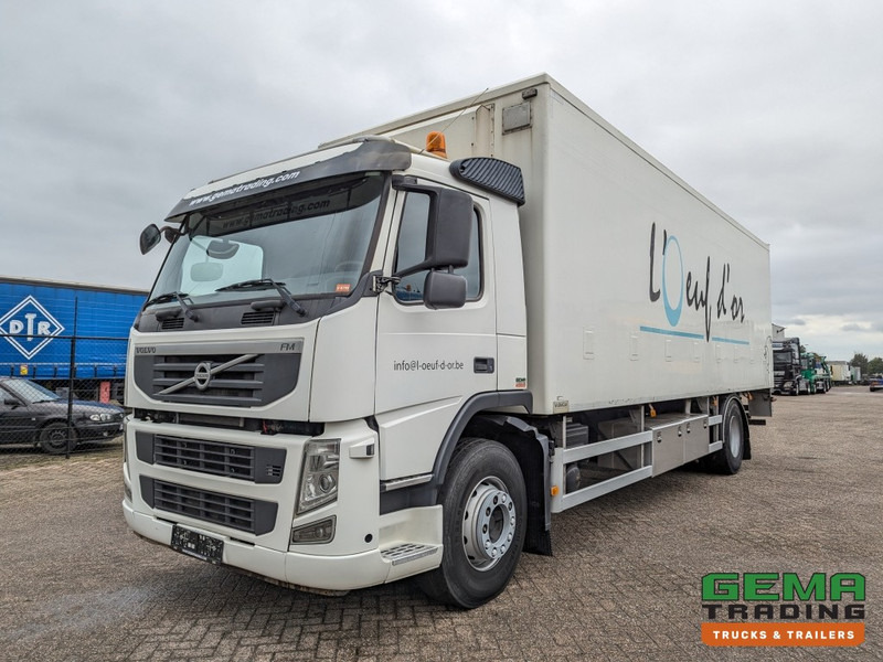 Volvo FM330 4x2 Daycab Euro5 KuikenBak 8.2m + Webasto Heater + Dhollandia 2000KG (V799) - Camion frigorifique: photos 1 Volvo FM330 4x2 Daycab Euro5 KuikenBak 8.2m + Webasto Heater + Dhollandia 2000KG (V799) - Camion frigorifique: photos 1