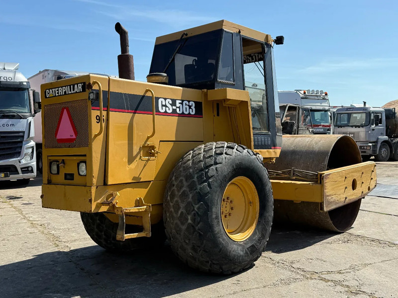 Caterpillar CS 563 Roller with vibration - Compacteur: photos 4 Caterpillar CS 563 Roller with vibration - Compacteur: photos 4