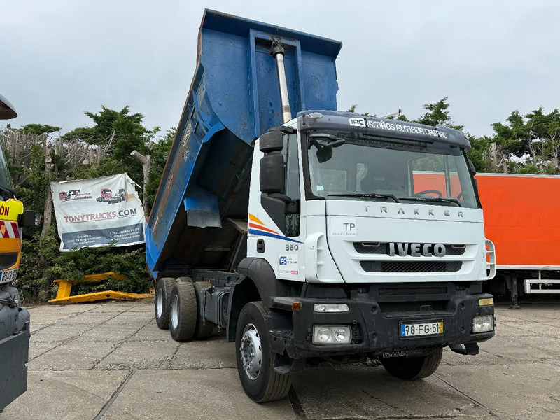 Iveco Trakker 360 6X4 Tipper Spring/Spring ZF Manual gear - Camion benne: photos 1 Iveco Trakker 360 6X4 Tipper Spring/Spring ZF Manual gear - Camion benne: photos 1