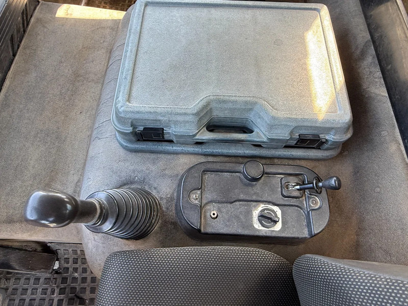 Camion benne Renault G230 4X2 Tipper Spring/Spring Manual Gearbox: photos 13