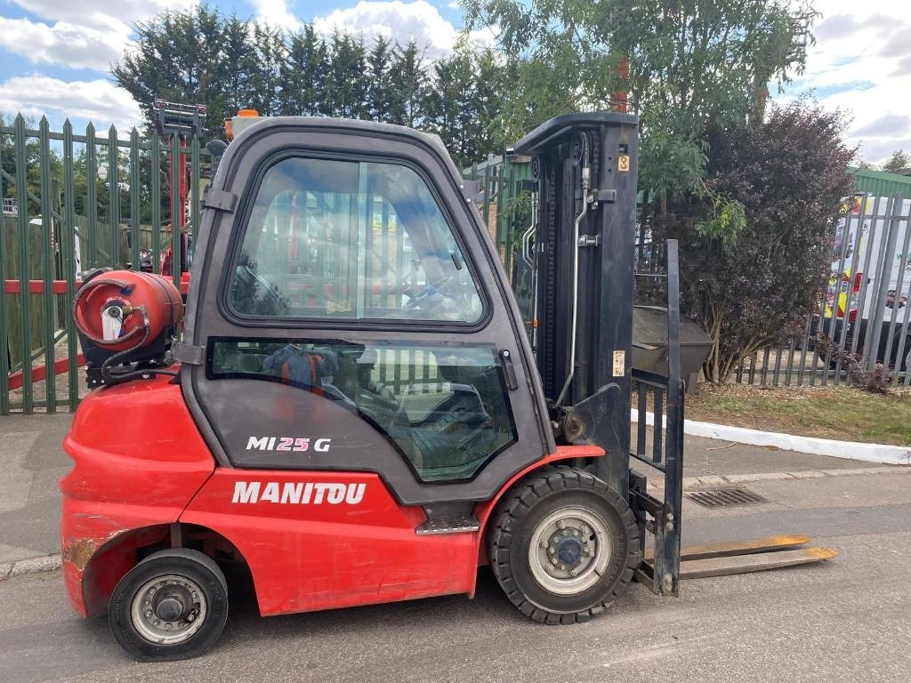 Manitou MI 25 G - Chariot élévateur à gaz: photos 1 Manitou MI 25 G - Chariot élévateur à gaz: photos 1