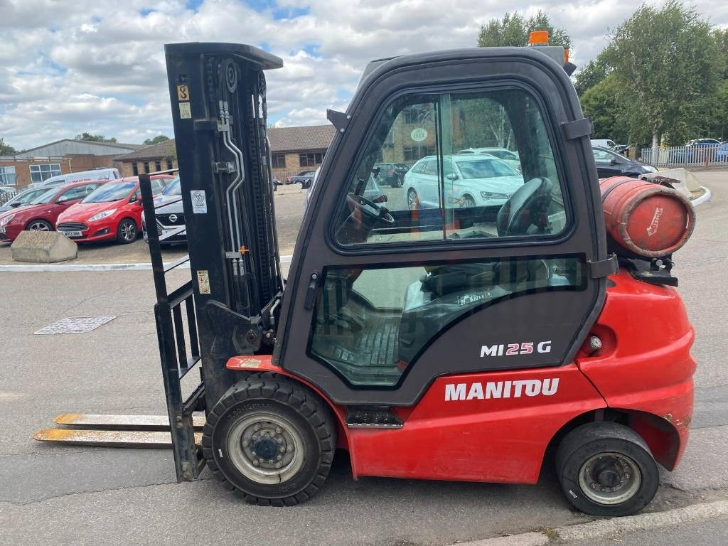 Manitou MI 25 G - Chariot élévateur à gaz: photos 4 Manitou MI 25 G - Chariot élévateur à gaz: photos 4