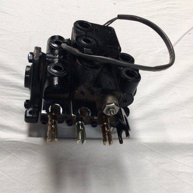 Hydraulic control valve - Valve hydraulique pour Matériel de manutention: photos 2 Hydraulic control valve - Valve hydraulique pour Matériel de manutention: photos 2