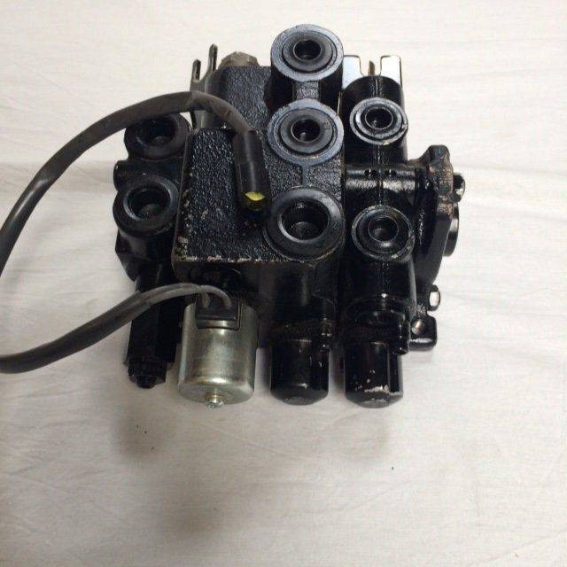 Hydraulic control valve - Valve hydraulique pour Matériel de manutention: photos 3 Hydraulic control valve - Valve hydraulique pour Matériel de manutention: photos 3