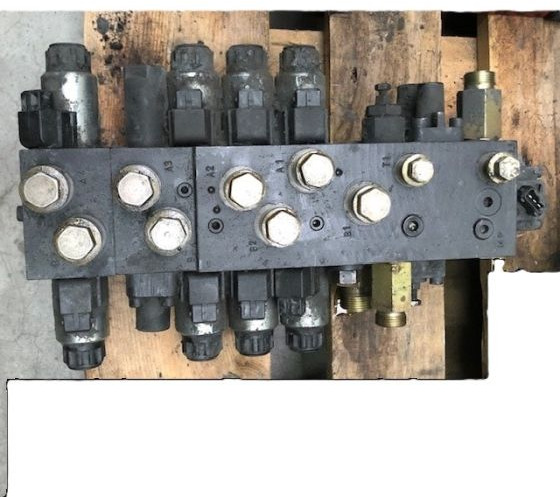 Hydraulic control valve for Linde - Valve hydraulique pour Matériel de manutention: photos 1 Hydraulic control valve for Linde - Valve hydraulique pour Matériel de manutention: photos 1