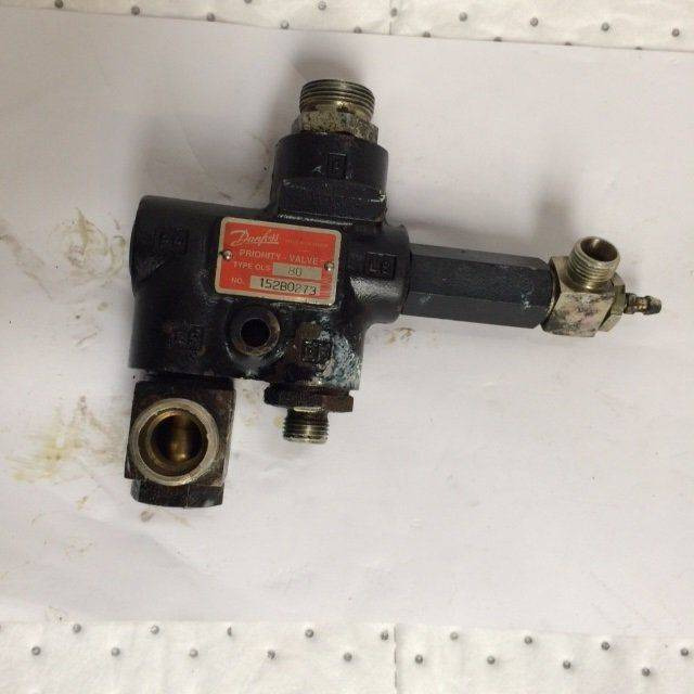 Hydraulic valve from Danfoss - Valve hydraulique pour Matériel de manutention: photos 1 Hydraulic valve from Danfoss - Valve hydraulique pour Matériel de manutention: photos 1