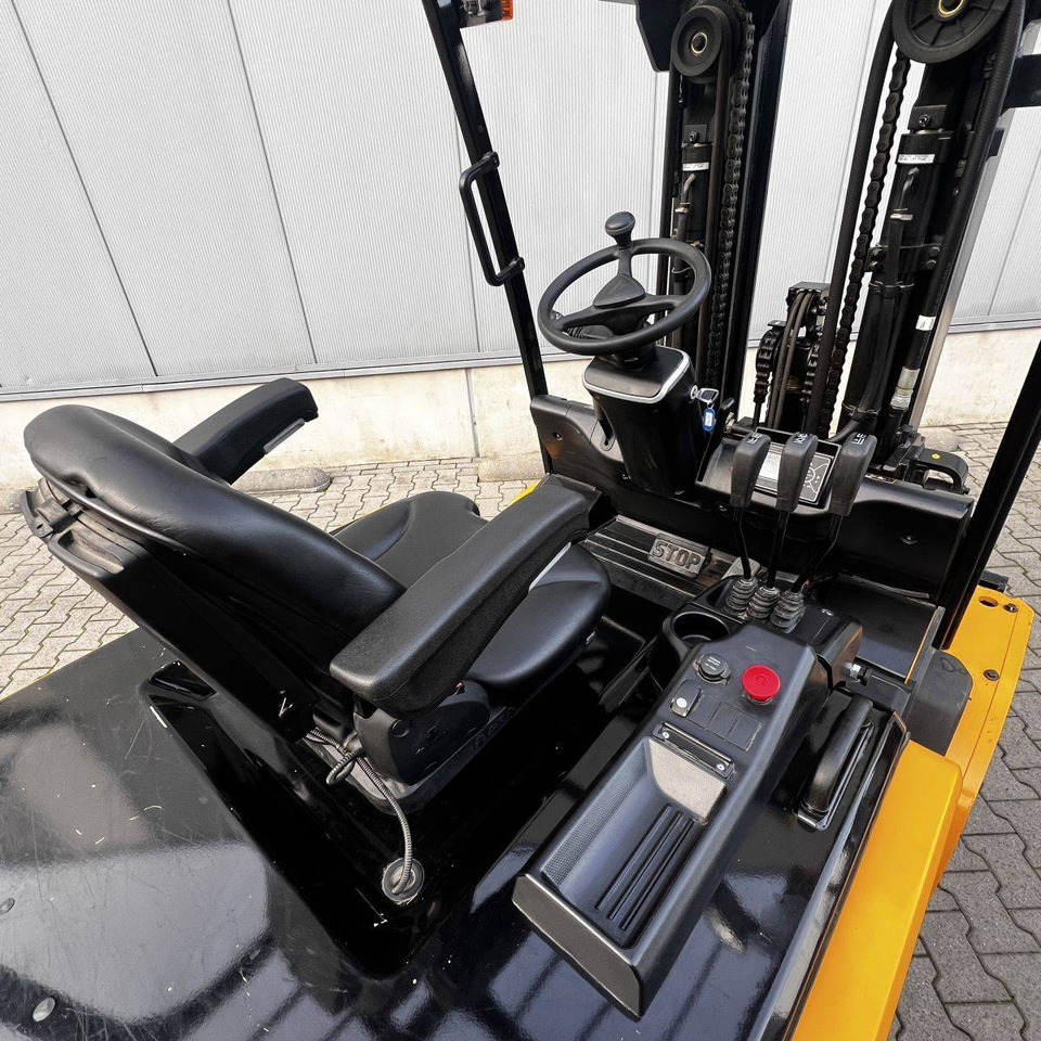 Hyundai HX50B-9 - Chariot élévateur électrique: photos 5 Hyundai HX50B-9 - Chariot élévateur électrique: photos 5