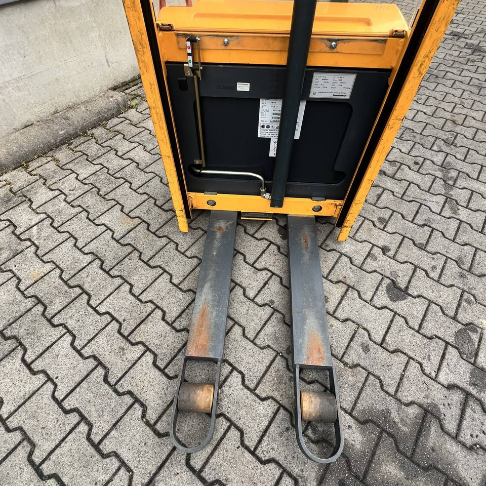 Jungheinrich EJC112 - Gerbeur: photos 2 Jungheinrich EJC112 - Gerbeur: photos 2