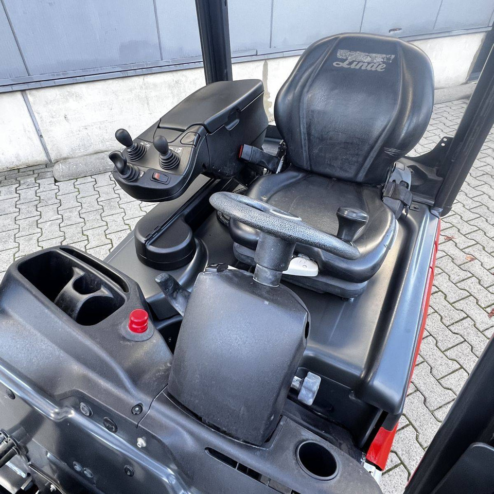 Linde E15 (386-02) EVO - Chariot élévateur électrique: photos 4 Linde E15 (386-02) EVO - Chariot élévateur électrique: photos 4