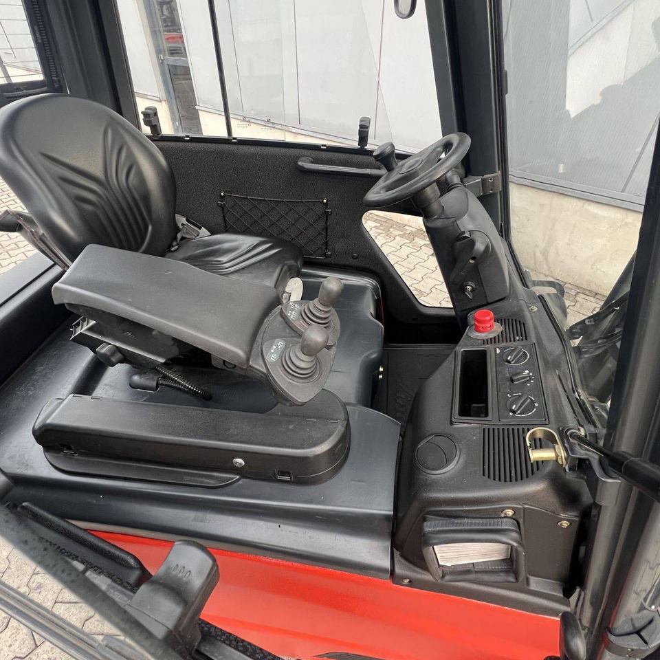 Linde E20PH (386) - Chariot élévateur électrique: photos 5 Linde E20PH (386) - Chariot élévateur électrique: photos 5