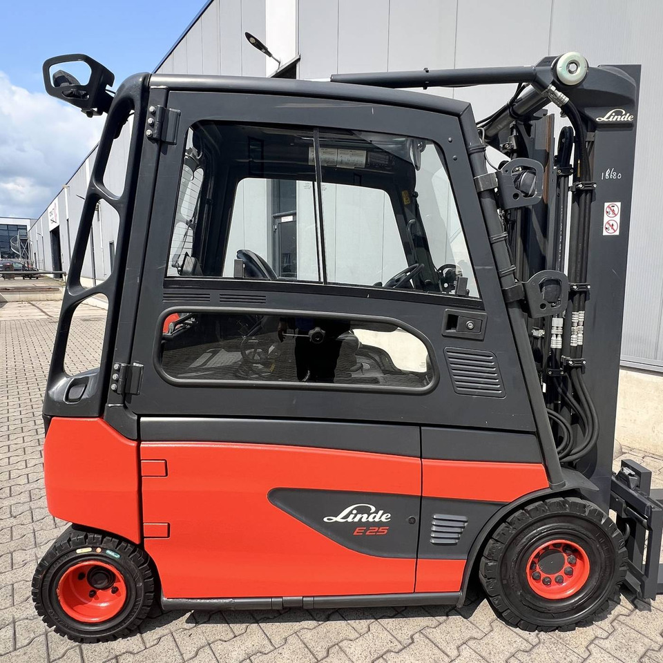 Linde E25L (387) - Chariot élévateur électrique: photos 4 Linde E25L (387) - Chariot élévateur électrique: photos 4