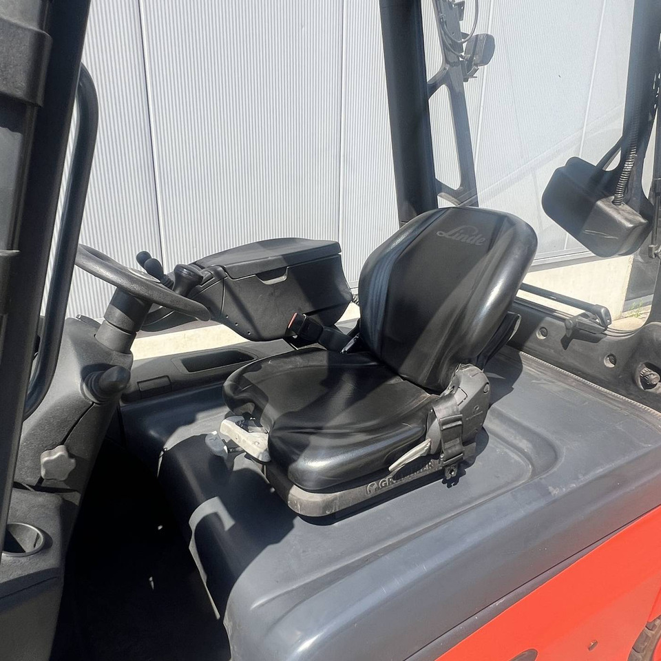 Linde E35L (387) - Chariot élévateur électrique: photos 5 Linde E35L (387) - Chariot élévateur électrique: photos 5