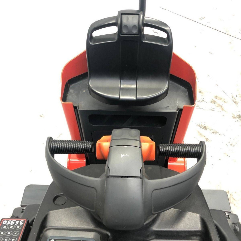 Linde P50C (1190) - Chariot tracteur: photos 5 Linde P50C (1190) - Chariot tracteur: photos 5