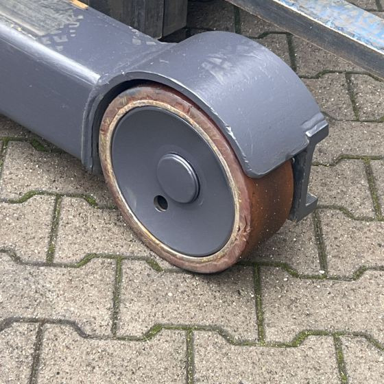 Chariot à mât rétractable Linde R14S-12: photos 8