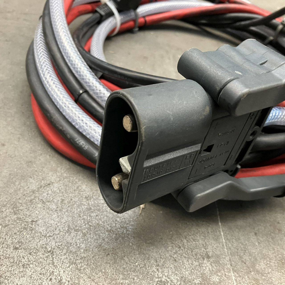 Hawker 24V/72A Lifetech TC1LT - Pièces de rechange pour Matériel de manutention: photos 2 Hawker 24V/72A Lifetech TC1LT - Pièces de rechange pour Matériel de manutention: photos 2