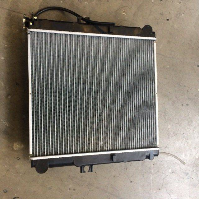 Radiator for Caterpillar - Radiateur pour Matériel de manutention: photos 1 Radiator for Caterpillar - Radiateur pour Matériel de manutention: photos 1