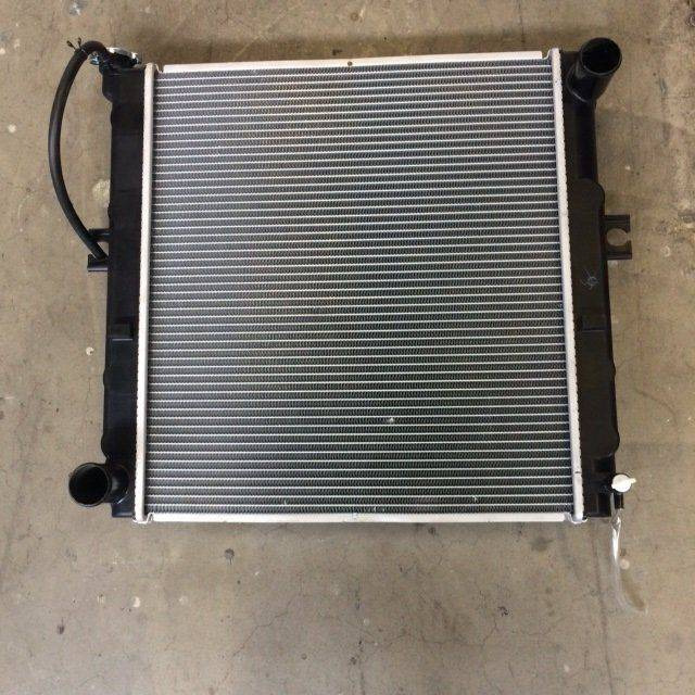 Radiator for Caterpillar - Radiateur pour Matériel de manutention: photos 2 Radiator for Caterpillar - Radiateur pour Matériel de manutention: photos 2