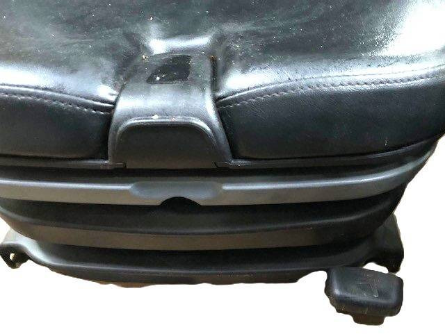 Seat for Linde 1120 Series - Siège pour Matériel de manutention: photos 2 Seat for Linde 1120 Series - Siège pour Matériel de manutention: photos 2