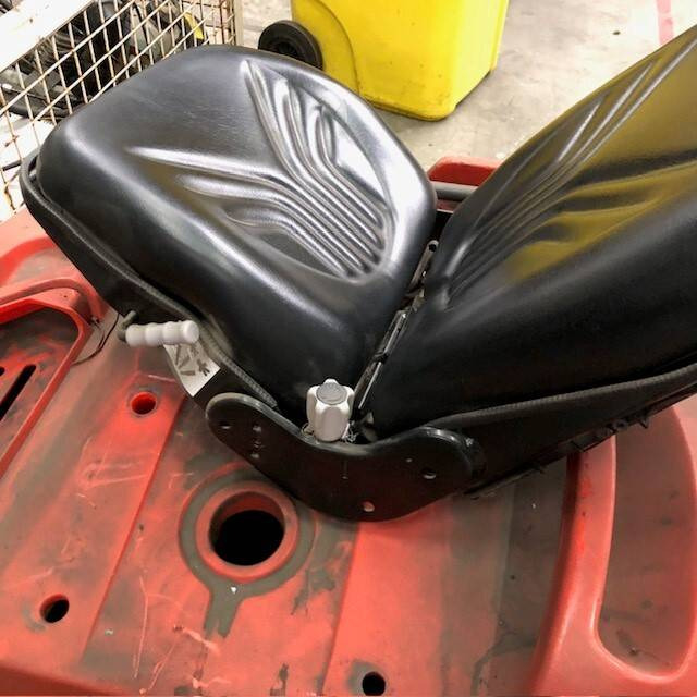 Seat for Linde P60, Series 126 - Siège pour Matériel de manutention: photos 5 Seat for Linde P60, Series 126 - Siège pour Matériel de manutention: photos 5