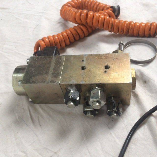 VALVE (OVERPRESSURE FLOW) - Valve hydraulique pour Matériel de manutention: photos 2 VALVE (OVERPRESSURE FLOW) - Valve hydraulique pour Matériel de manutention: photos 2