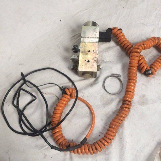 VALVE (OVERPRESSURE FLOW) - Valve hydraulique pour Matériel de manutention: photos 1 VALVE (OVERPRESSURE FLOW) - Valve hydraulique pour Matériel de manutention: photos 1