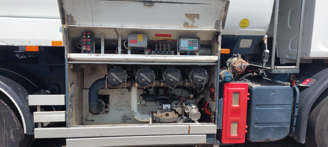 Camion citerne RENAULT: photos 11