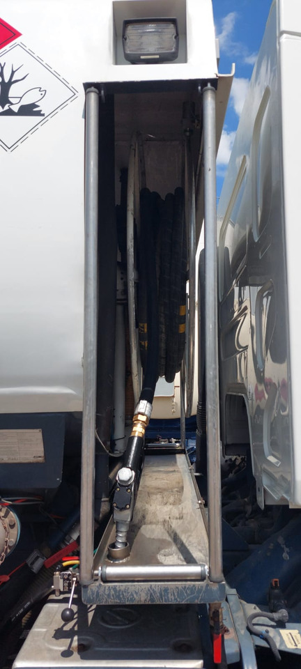 Camion citerne RENAULT: photos 10