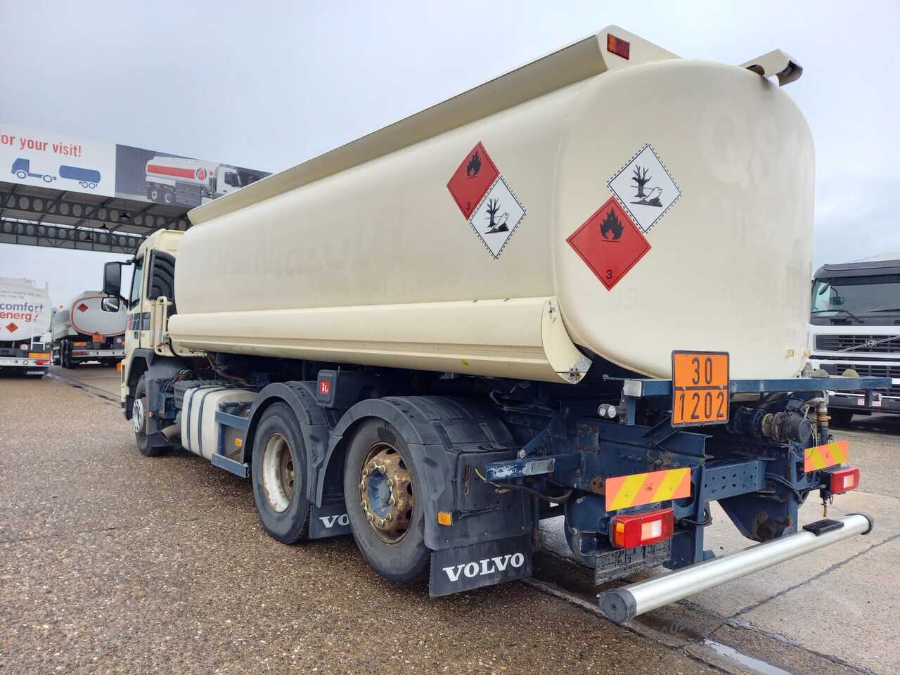 Camion citerne Volvo FM: photos 10 Camion citerne Volvo FM: photos 10