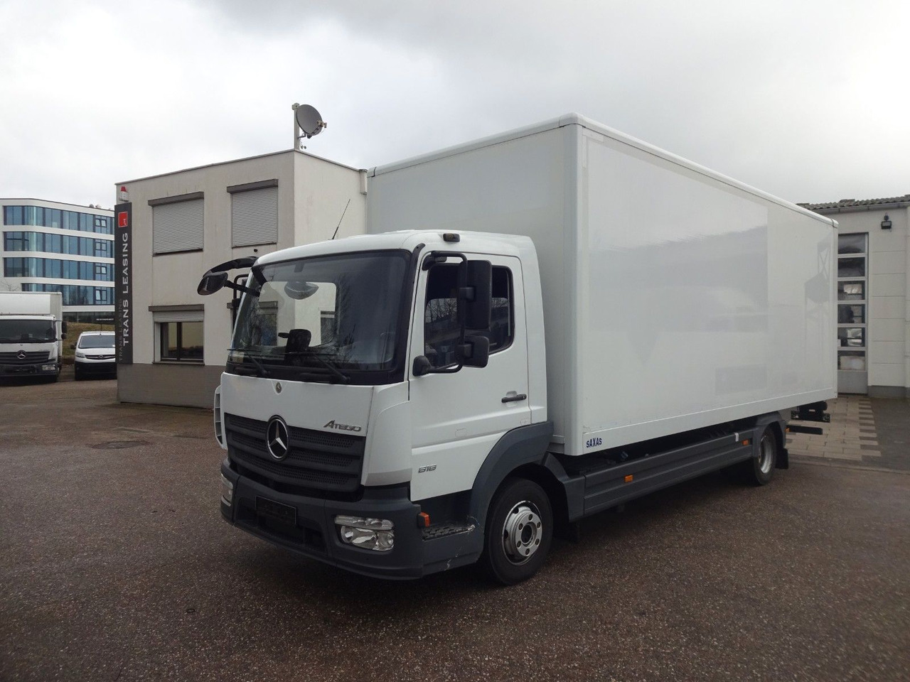 Mercedes-Benz Atego 818, Koffer mit Rolltor - Fourgon grand volume: photos 1 Mercedes-Benz Atego 818, Koffer mit Rolltor - Fourgon grand volume: photos 1