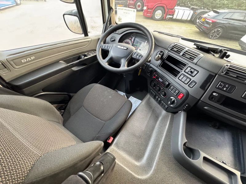 Photo d'intérieur 3: Tracteur routier DAF CF 370 4X2 Space Cab Side skirts ACC NL Truck APK 09/2025