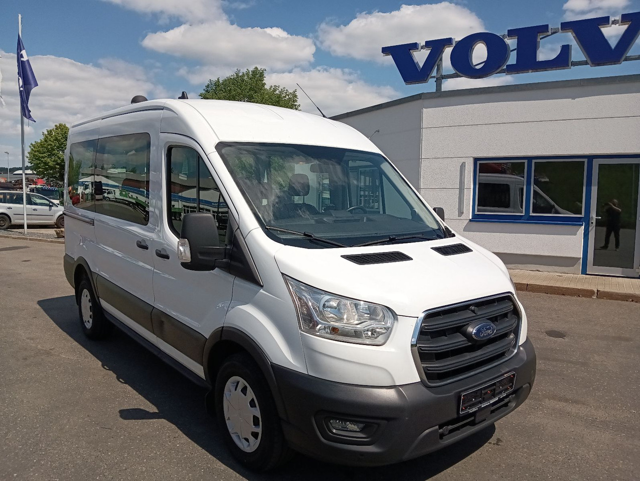 Ford Transit Kombi 350 L2 Trend 9-Sitzer 2xHeizung/Kl - Transport de personnes, Utilitaire double cabine: photos 2 Ford Transit Kombi 350 L2 Trend 9-Sitzer 2xHeizung/Kl - Transport de personnes, Utilitaire double cabine: photos 2