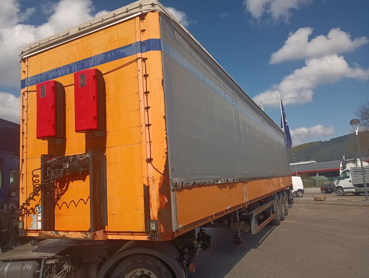 Kögel SN24BORDWANDSIDER EDSCHA BPW Disc Lift Portaltür - Semi-remorque rideaux coulissants: photos 3 Kögel SN24BORDWANDSIDER EDSCHA BPW Disc Lift Portaltür - Semi-remorque rideaux coulissants: photos 3