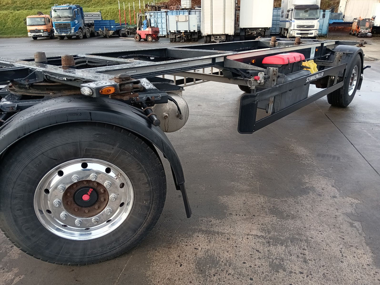 Schwarzmüller 2-A BDF 1,22/1,32 ALCOA Alufelgen ADR 120tkm TÜV Schwarzmüller 2-A BDF 1,22/1,32 ALCOA Alufelgen ADR 120tkm TÜV - Remorque porte-conteneur/ Caisse mobile: photos 4 Schwarzmüller 2-A BDF 1,22/1,32 ALCOA Alufelgen ADR 120tkm TÜV Schwarzmüller 2-A BDF 1,22/1,32 ALCOA Alufelgen ADR 120tkm TÜV - Remorque porte-conteneur/ Caisse mobile: photos 4