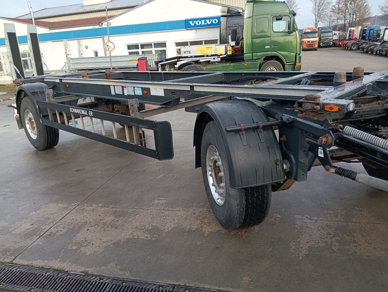 Schwarzmüller 2-A BDF 1,22/1,32 ALCOA Alufelgen ADR 120tkm TÜV Schwarzmüller 2-A BDF 1,22/1,32 ALCOA Alufelgen ADR 120tkm TÜV - Remorque porte-conteneur/ Caisse mobile: photos 5 Schwarzmüller 2-A BDF 1,22/1,32 ALCOA Alufelgen ADR 120tkm TÜV Schwarzmüller 2-A BDF 1,22/1,32 ALCOA Alufelgen ADR 120tkm TÜV - Remorque porte-conteneur/ Caisse mobile: photos 5