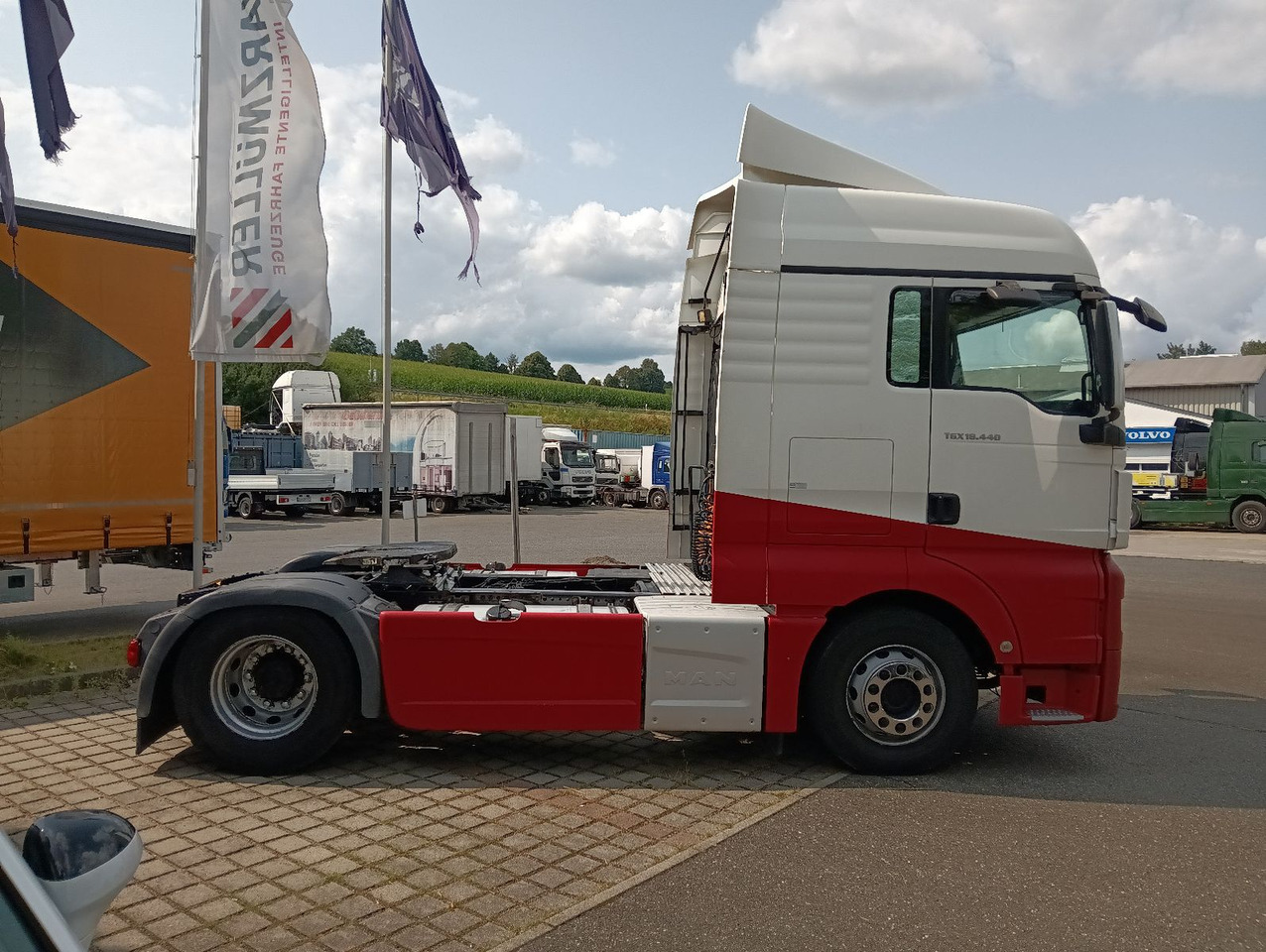 MAN TGX 18:440 BLS INTARDER Vollspoiler Reifen70-90% MAN TGX 18:440 BLS INTARDER Vollspoiler Reifen70-90% - Tracteur routier: photos 3 MAN TGX 18:440 BLS INTARDER Vollspoiler Reifen70-90% MAN TGX 18:440 BLS INTARDER Vollspoiler Reifen70-90% - Tracteur routier: photos 3