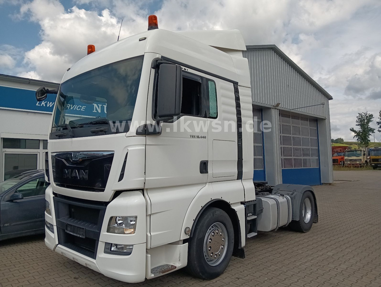 MAN TGX 18:440 FLT XLX 2xTank Klima Spoiler Kühlbox MAN TGX 18:440 FLT XLX 2xTank Klima Spoiler Kühlbox - Tracteur routier: photos 4 MAN TGX 18:440 FLT XLX 2xTank Klima Spoiler Kühlbox MAN TGX 18:440 FLT XLX 2xTank Klima Spoiler Kühlbox - Tracteur routier: photos 4