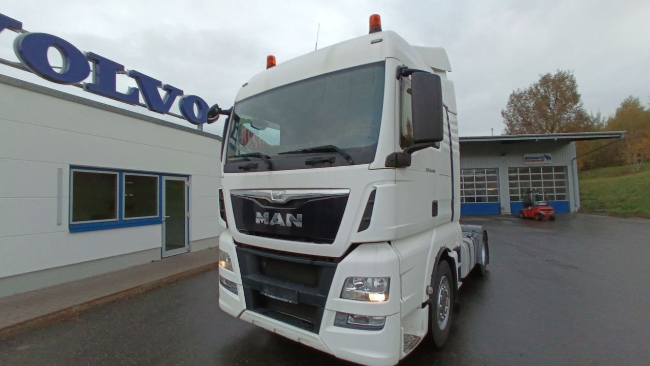 MAN TGX 18:440 FLT XLX 2xTank Klima Spoiler Kühlbox MAN TGX 18:440 FLT XLX 2xTank Klima Spoiler Kühlbox - Tracteur routier: photos 1 MAN TGX 18:440 FLT XLX 2xTank Klima Spoiler Kühlbox MAN TGX 18:440 FLT XLX 2xTank Klima Spoiler Kühlbox - Tracteur routier: photos 1