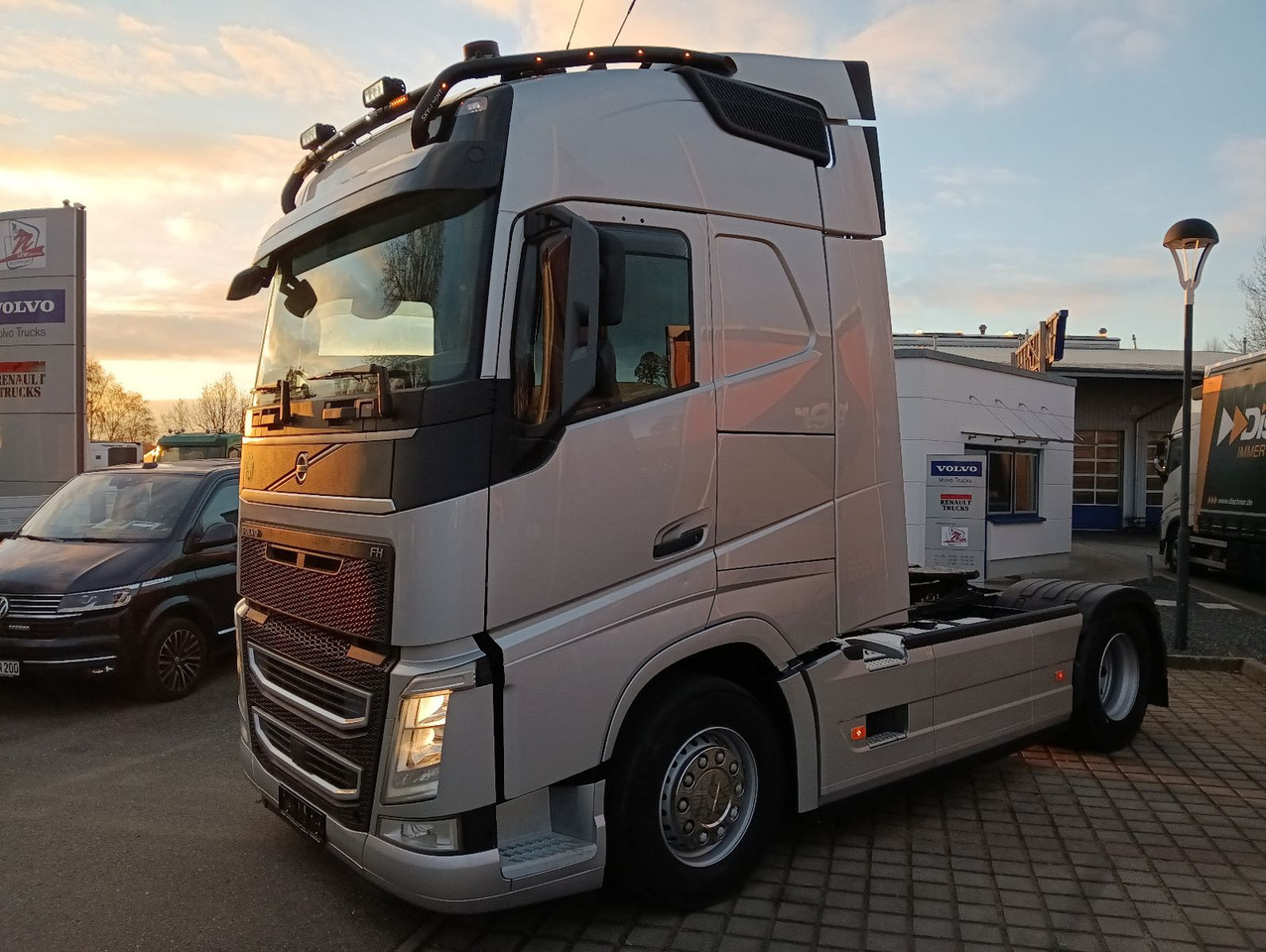 Volvo FH460 Globe FullSpoiler TV I-PARC 2xTank German - Tracteur routier: photos 3 Volvo FH460 Globe FullSpoiler TV I-PARC 2xTank German - Tracteur routier: photos 3