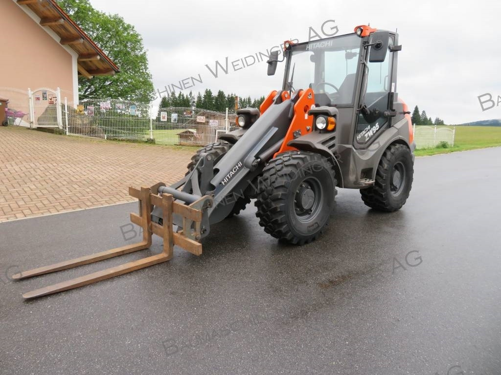 Hitachi ZW 95 - Chargeuse sur pneus: photos 2 Hitachi ZW 95 - Chargeuse sur pneus: photos 2