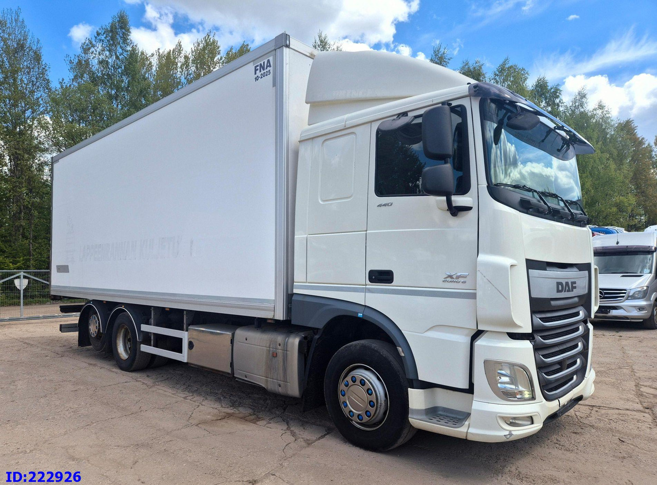 DAF XF 106 440 FAR 6x2 Euro6 - Camion isothermique: photos 1 DAF XF 106 440 FAR 6x2 Euro6 - Camion isothermique: photos 1