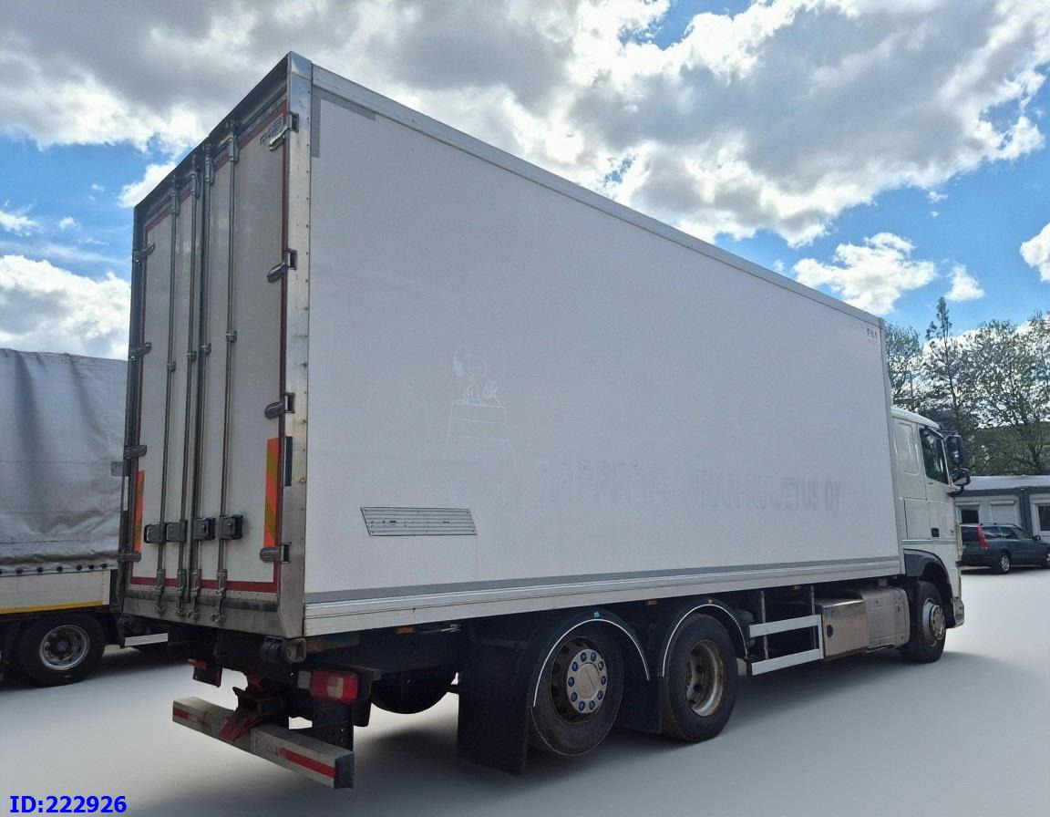 DAF XF 106 440 FAR 6x2 Euro6 - Camion isothermique: photos 5 DAF XF 106 440 FAR 6x2 Euro6 - Camion isothermique: photos 5