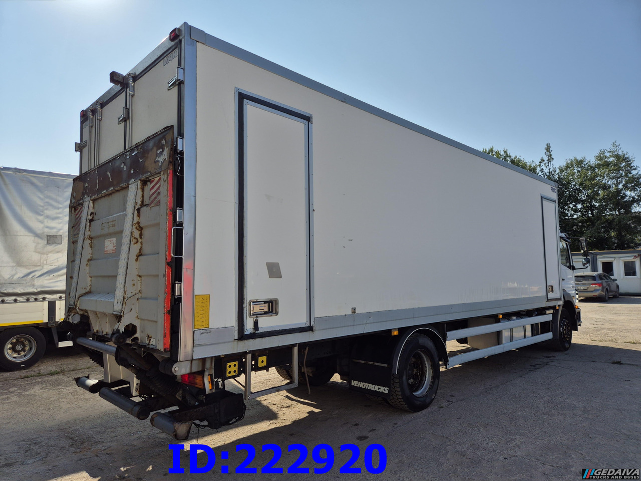 MERCEDES-BENZ Axor 1829 Manual + Tail lift - Camion frigorifique: photos 5 MERCEDES-BENZ Axor 1829 Manual + Tail lift - Camion frigorifique: photos 5