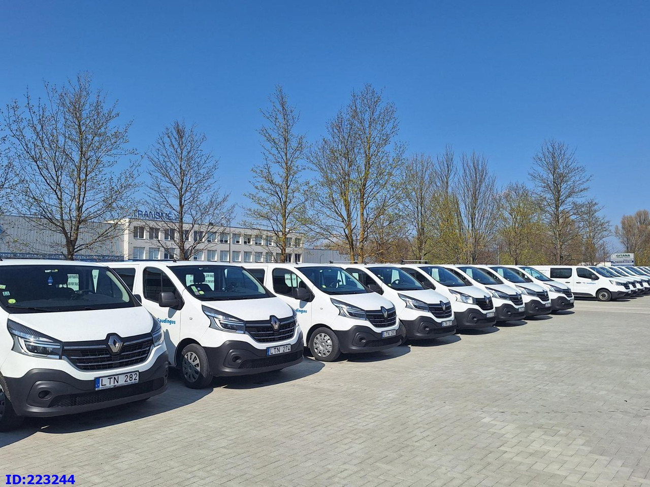 RENAULT Trafic (6pcs. available) - Utilitaire double cabine: photos 1 RENAULT Trafic (6pcs. available) - Utilitaire double cabine: photos 1