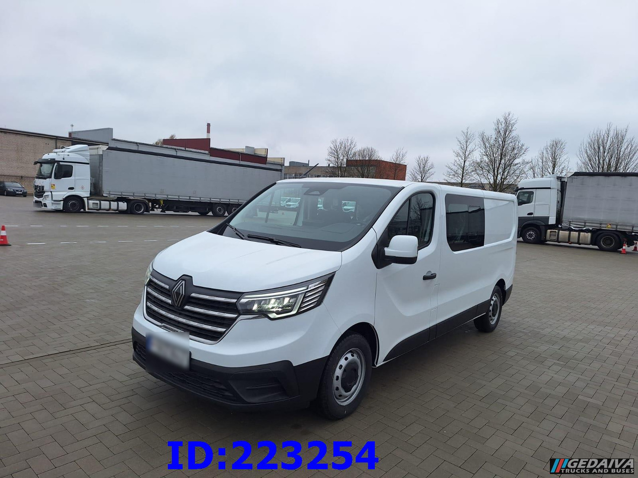 Utilitaire double cabine RENAULT Trafic NEW 2025: photos 1