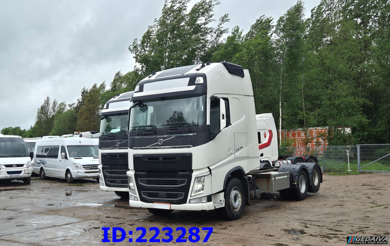 VOLVO FH13 540HP - 10 tyre (2pcs. available) - Châssis cabine: photos 4 VOLVO FH13 540HP - 10 tyre (2pcs. available) - Châssis cabine: photos 4